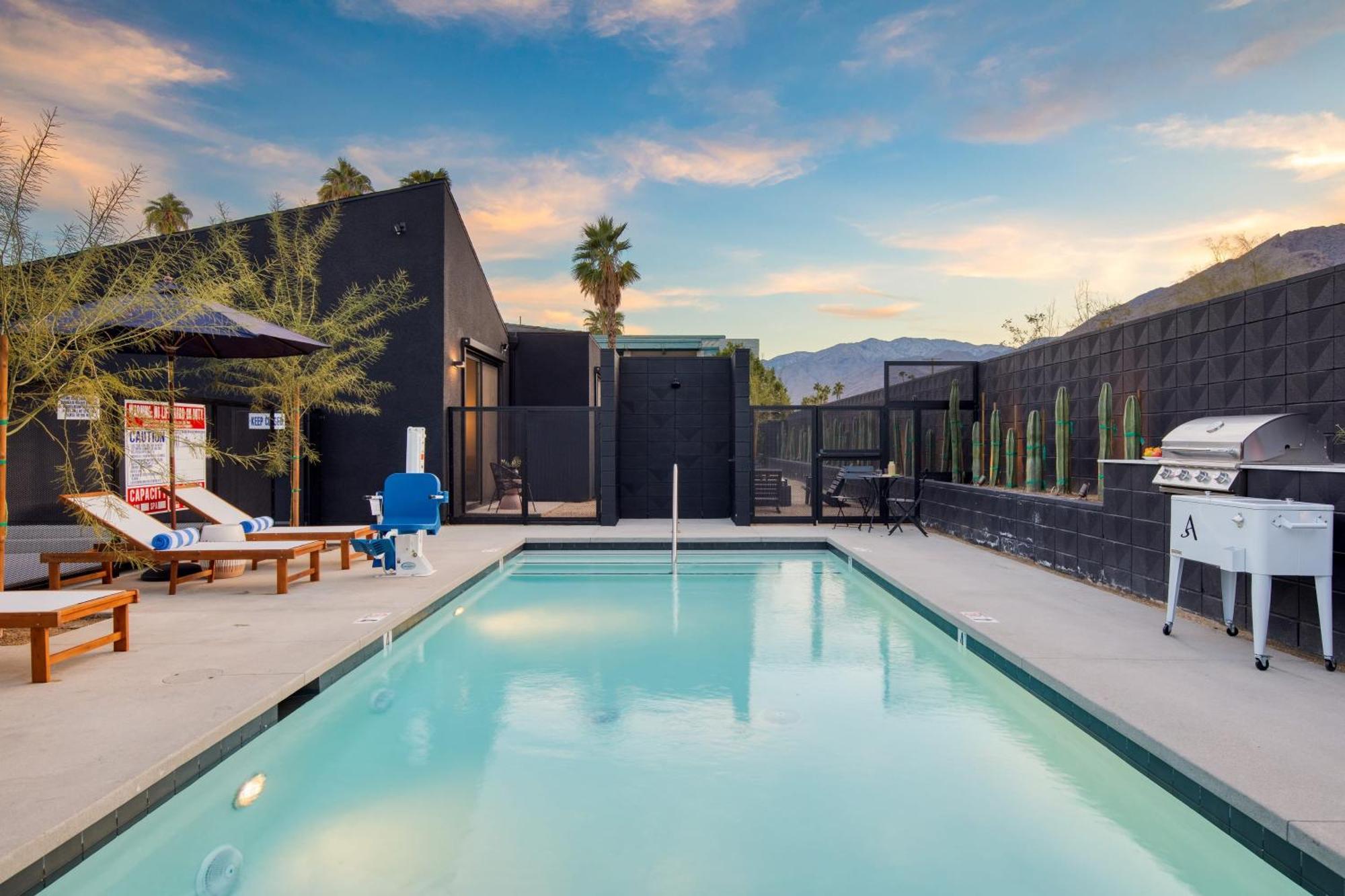 Blackhaus By Avantstay Ada Modern Rooms, Pool & Bbq Palm Springs Bagian luar foto
